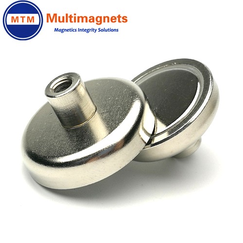 Pot magnet with internal threaded bush